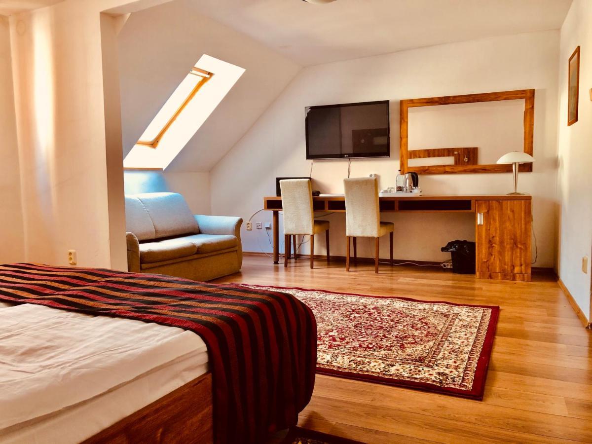Hotel & Penzion Grand Matej Banská Štiavnica Extérieur photo