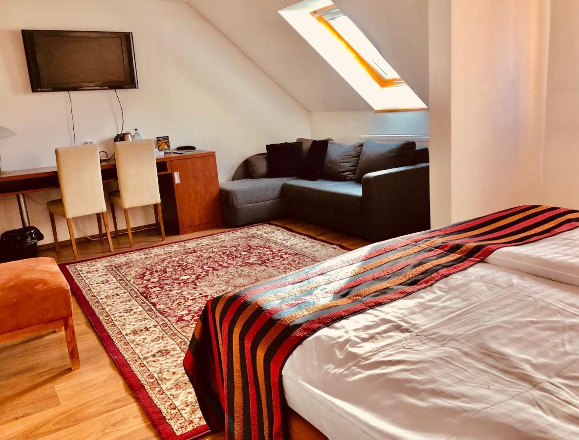 Hotel & Penzion Grand Matej Banská Štiavnica Extérieur photo